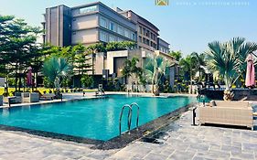 The Grand Arc Hotel & Convention Centre