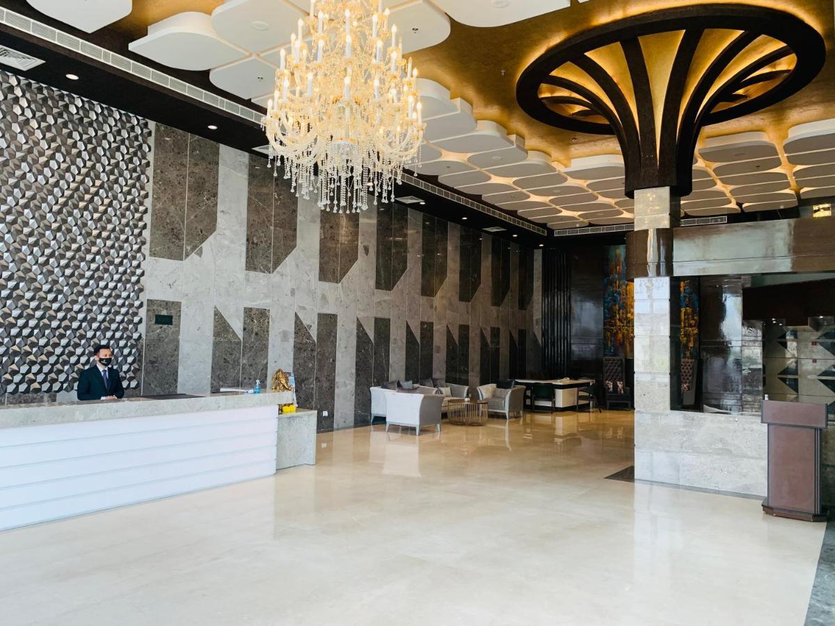 The Grand Arc Hotel & Convention Centre Shahjahanpur Extérieur photo