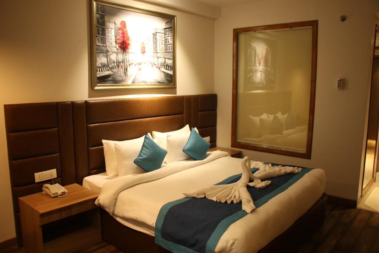 The Grand Arc Hotel & Convention Centre Shahjahanpur Extérieur photo