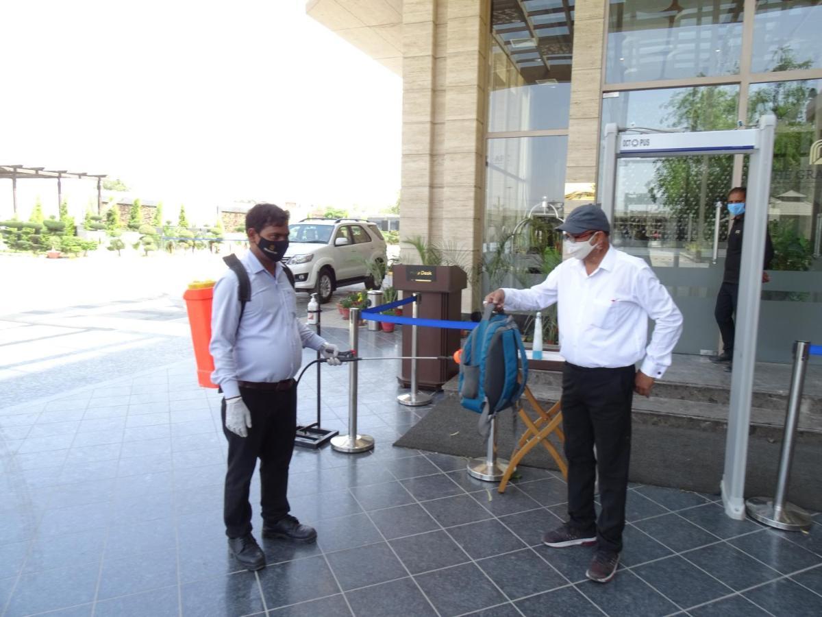 The Grand Arc Hotel & Convention Centre Shahjahanpur Extérieur photo