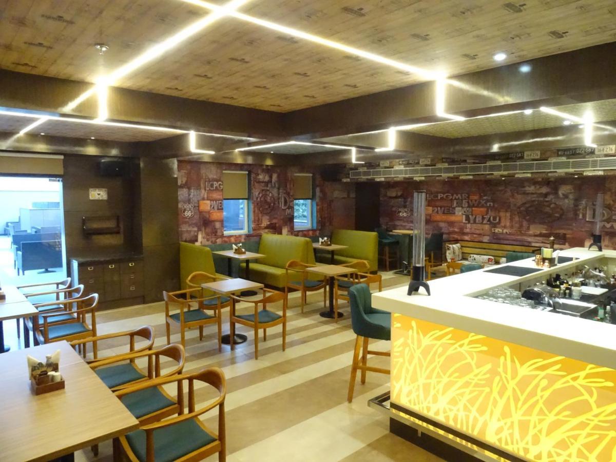 The Grand Arc Hotel & Convention Centre Shahjahanpur Extérieur photo