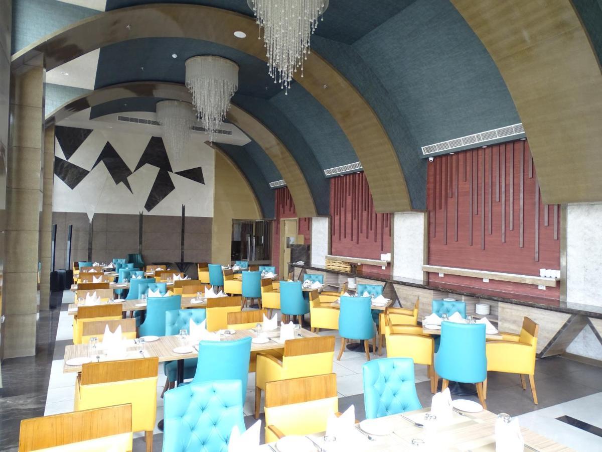 The Grand Arc Hotel & Convention Centre Shahjahanpur Extérieur photo