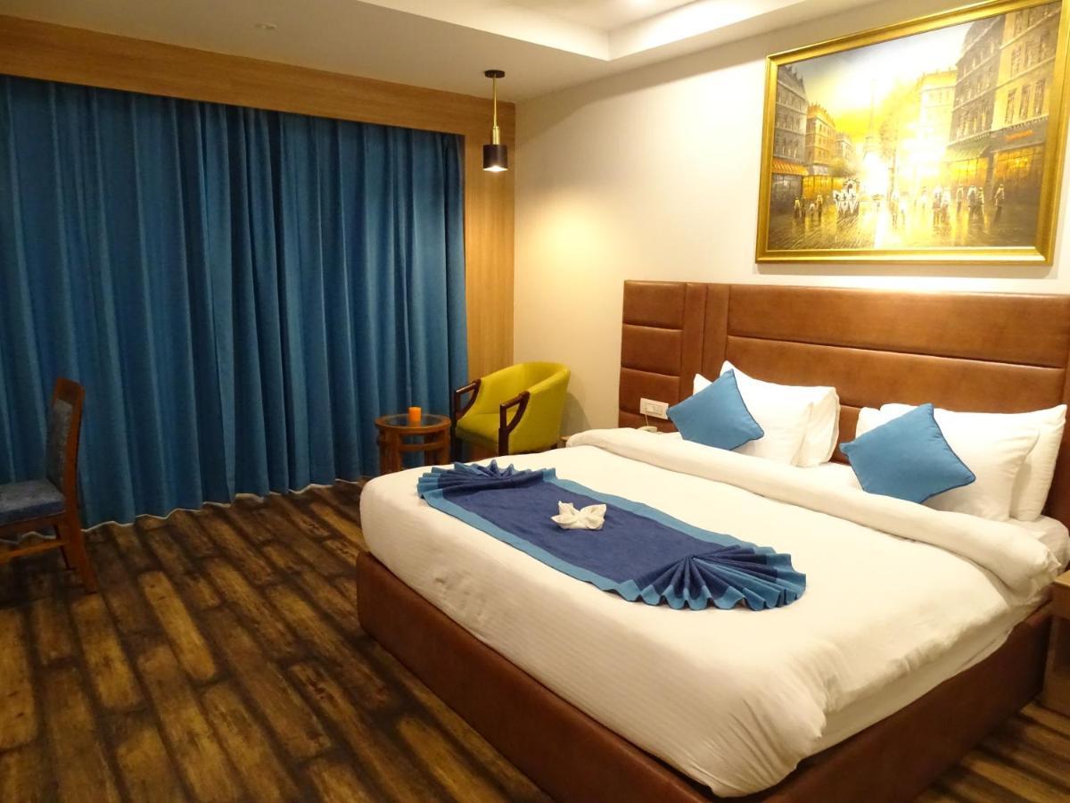 The Grand Arc Hotel & Convention Centre Shahjahanpur Extérieur photo