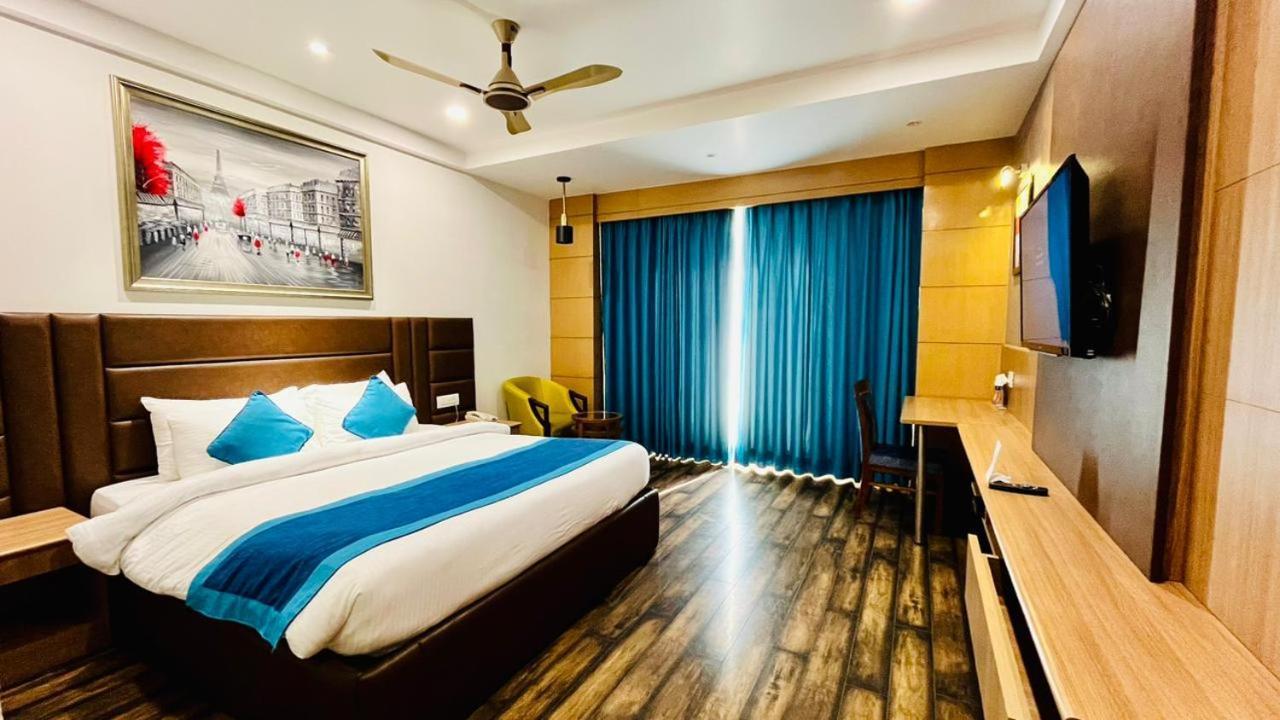 The Grand Arc Hotel & Convention Centre Shahjahanpur Extérieur photo