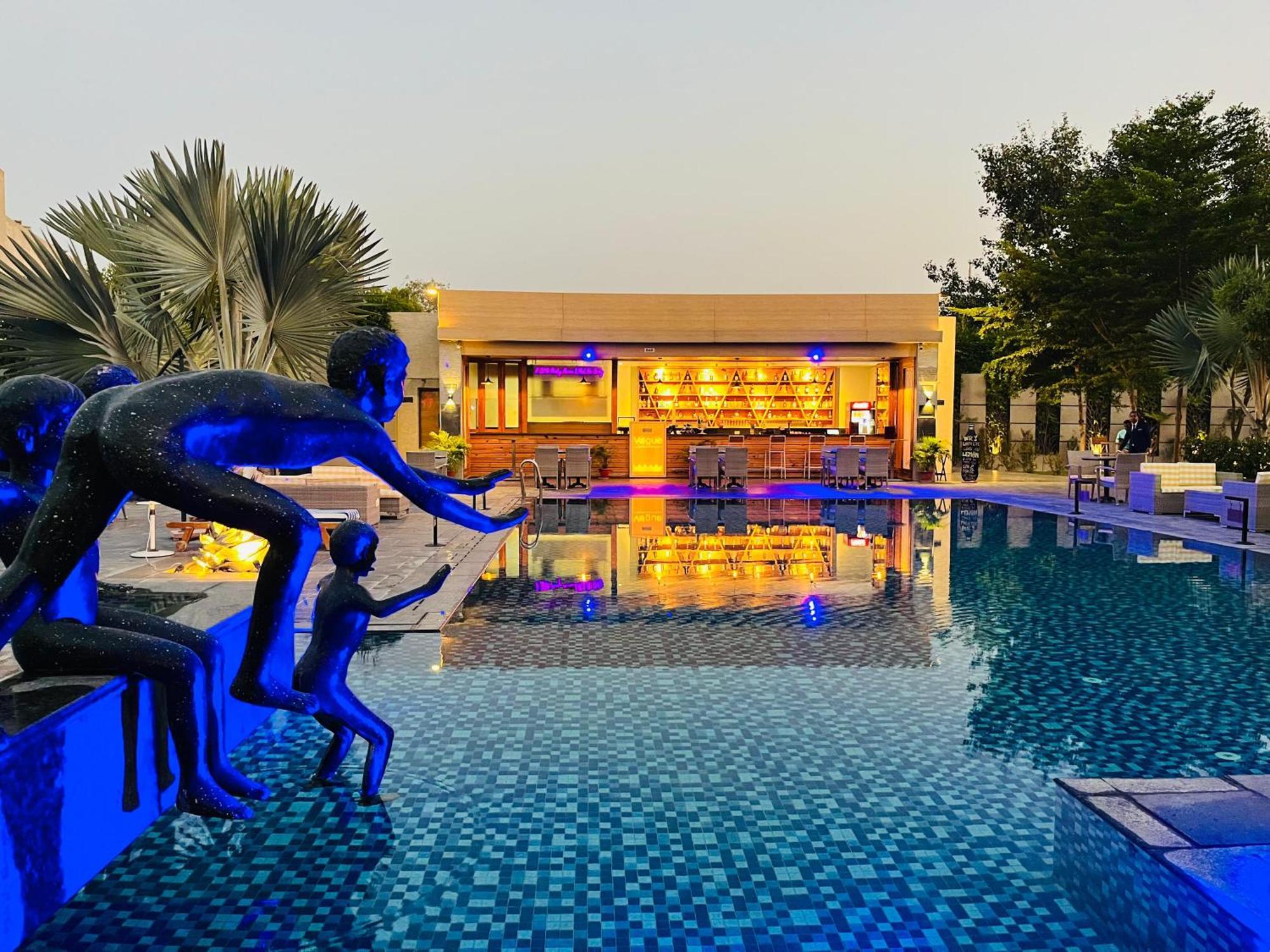 The Grand Arc Hotel & Convention Centre Shahjahanpur Extérieur photo
