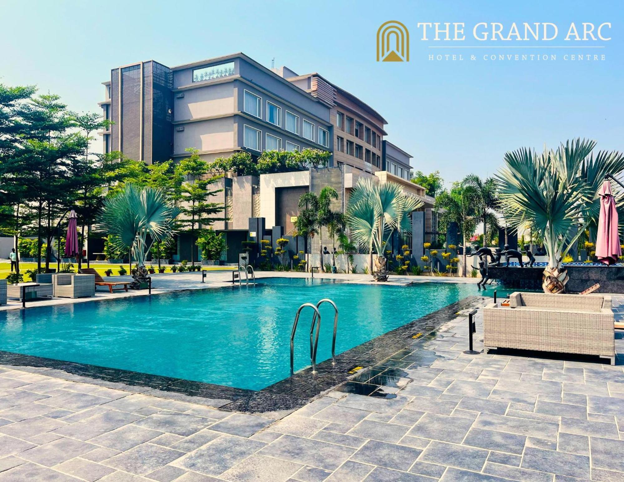 The Grand Arc Hotel & Convention Centre Shahjahanpur Extérieur photo